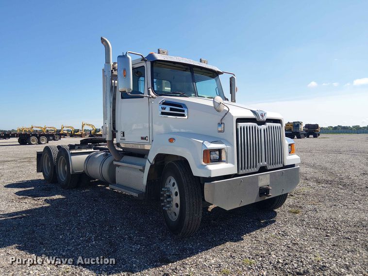 image for item YA3568 2020 Western Star 4700 semi truck