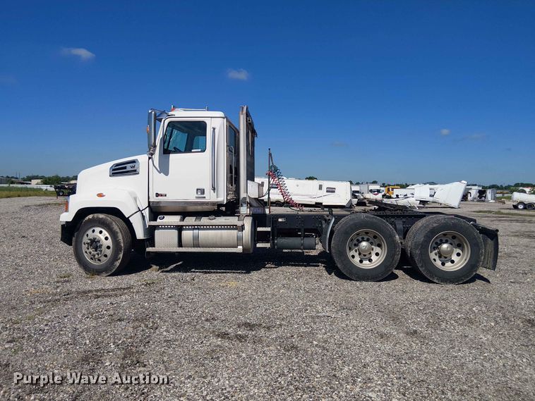 image for item YA3568 2020 Western Star 4700 semi truck