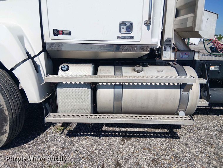 image for item YA3568 2020 Western Star 4700 semi truck