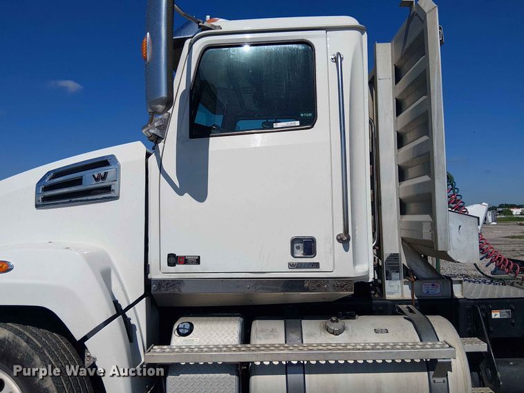image for item YA3568 2020 Western Star 4700 semi truck