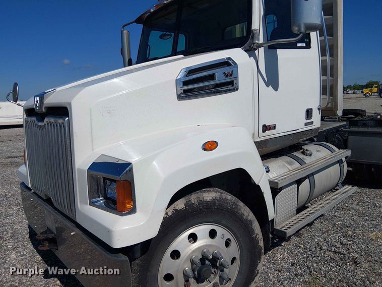 image for item YA3568 2020 Western Star 4700 semi truck