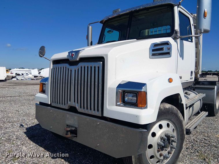 image for item YA3568 2020 Western Star 4700 semi truck