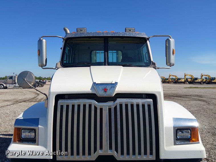 image for item YA3568 2020 Western Star 4700 semi truck
