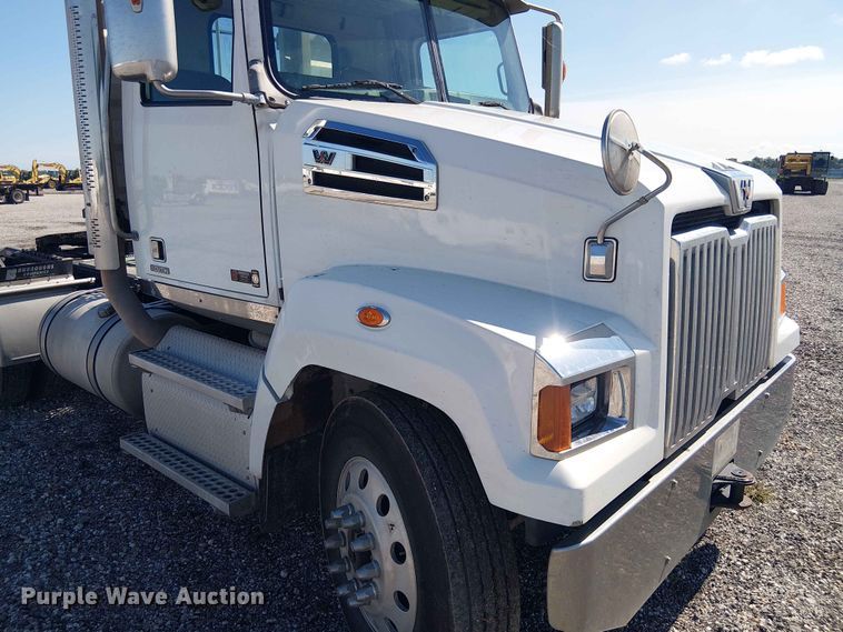 image for item YA3568 2020 Western Star 4700 semi truck