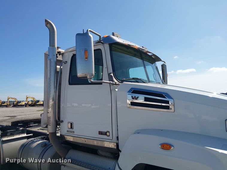image for item YA3568 2020 Western Star 4700 semi truck