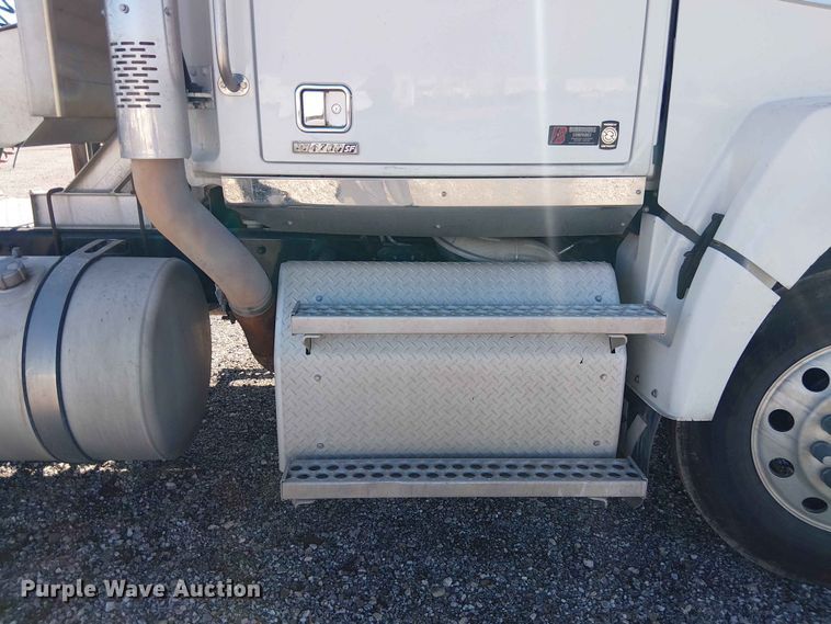 image for item YA3568 2020 Western Star 4700 semi truck
