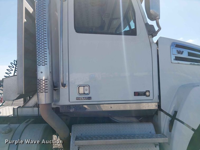 image for item YA3568 2020 Western Star 4700 semi truck
