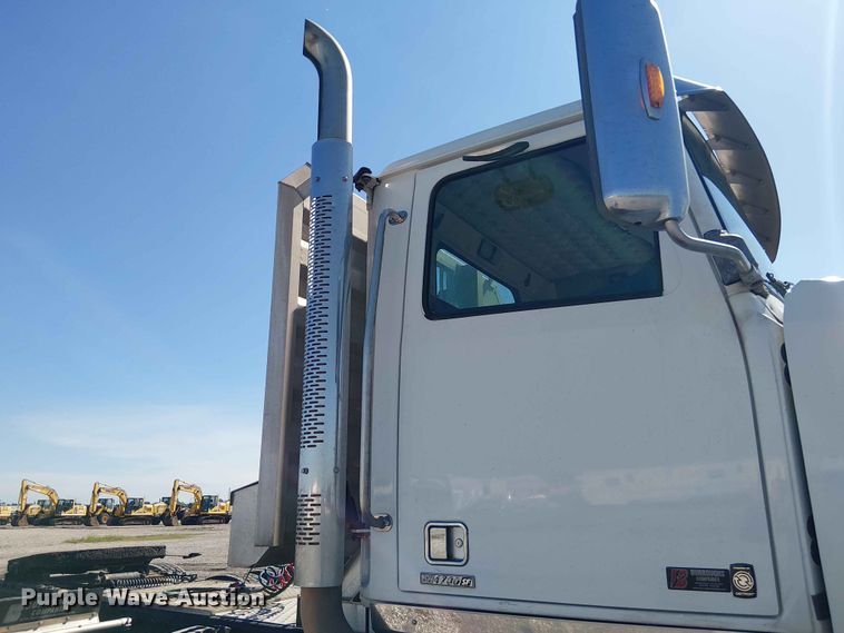 image for item YA3568 2020 Western Star 4700 semi truck
