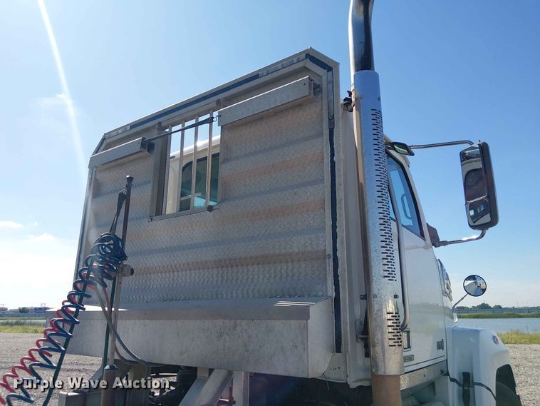 image for item YA3568 2020 Western Star 4700 semi truck