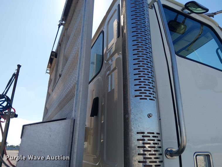 image for item YA3568 2020 Western Star 4700 semi truck