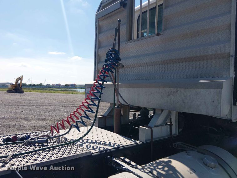 image for item YA3568 2020 Western Star 4700 semi truck