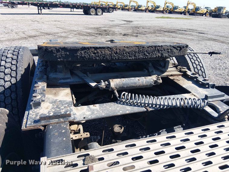 image for item YA3568 2020 Western Star 4700 semi truck