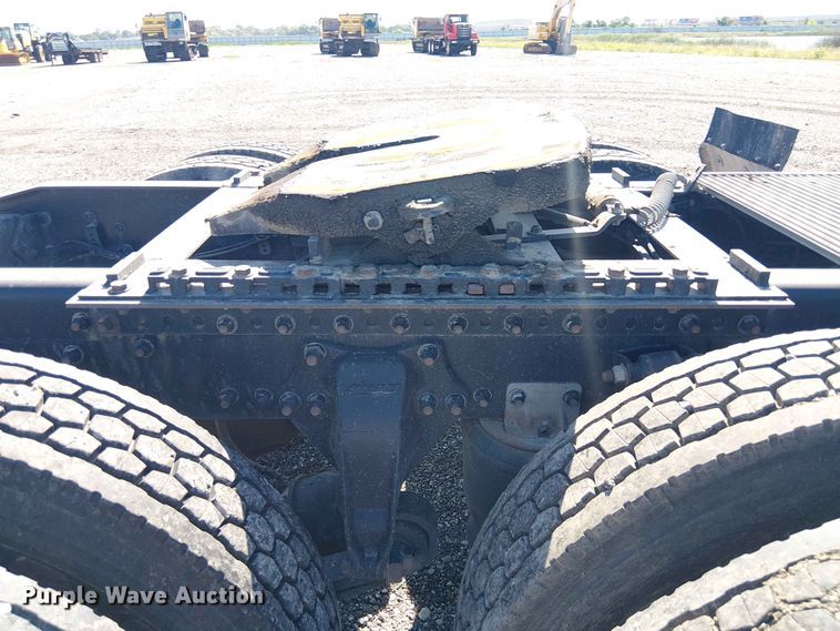 image for item YA3568 2020 Western Star 4700 semi truck