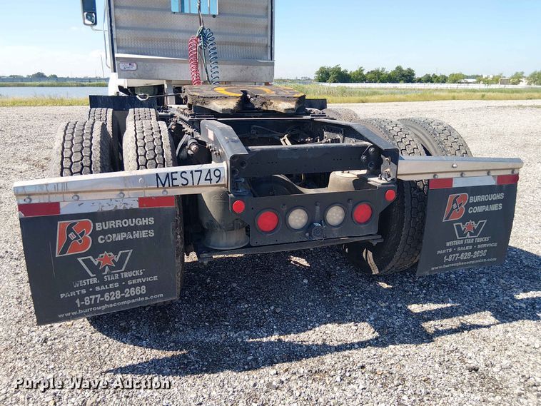 image for item YA3568 2020 Western Star 4700 semi truck