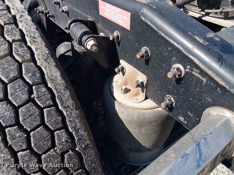 image for item YA3568 2020 Western Star 4700 semi truck