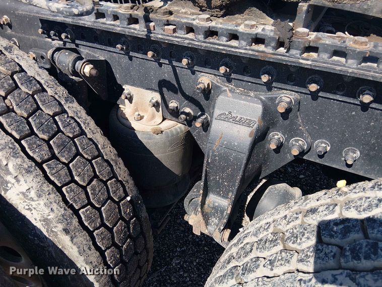 image for item YA3568 2020 Western Star 4700 semi truck