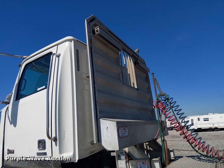 image for item YA3568 2020 Western Star 4700 semi truck