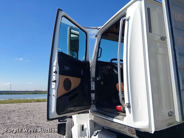 image for item YA3568 2020 Western Star 4700 semi truck