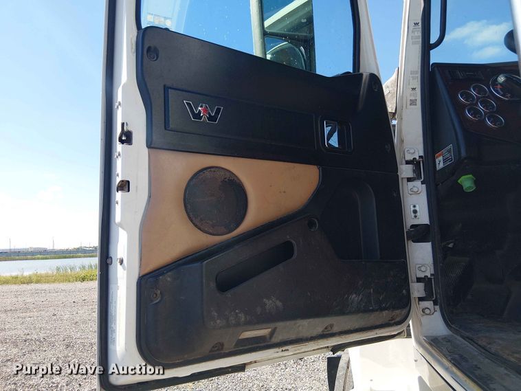 image for item YA3568 2020 Western Star 4700 semi truck