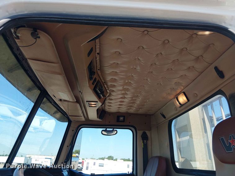 image for item YA3568 2020 Western Star 4700 semi truck