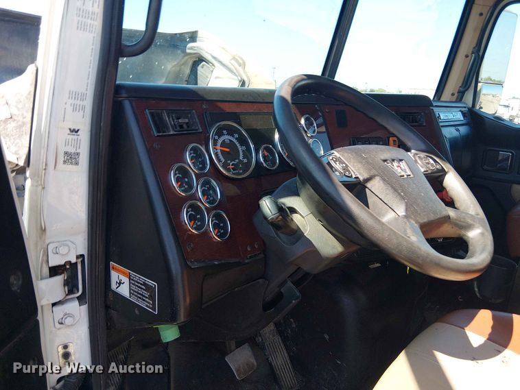 image for item YA3568 2020 Western Star 4700 semi truck