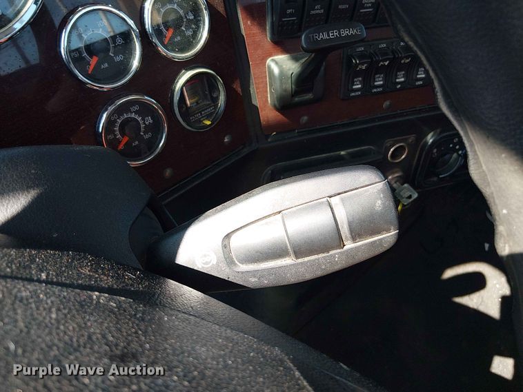 image for item YA3568 2020 Western Star 4700 semi truck