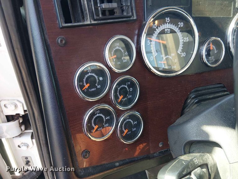 image for item YA3568 2020 Western Star 4700 semi truck