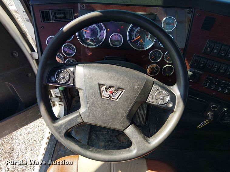 image for item YA3568 2020 Western Star 4700 semi truck