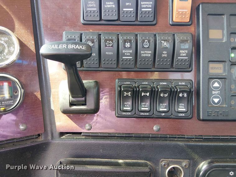 image for item YA3568 2020 Western Star 4700 semi truck