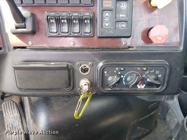 image for item YA3568 2020 Western Star 4700 semi truck