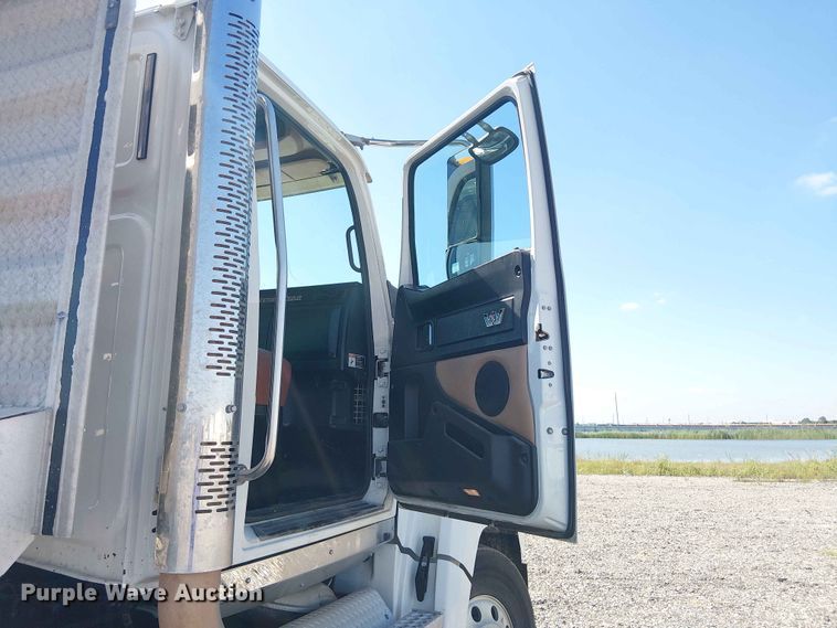 image for item YA3568 2020 Western Star 4700 semi truck