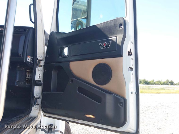 image for item YA3568 2020 Western Star 4700 semi truck
