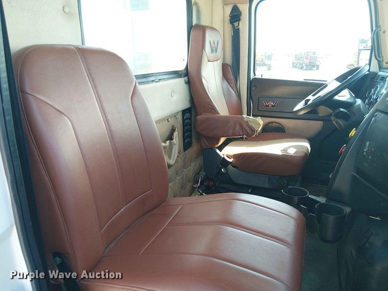 image for item YA3568 2020 Western Star 4700 semi truck