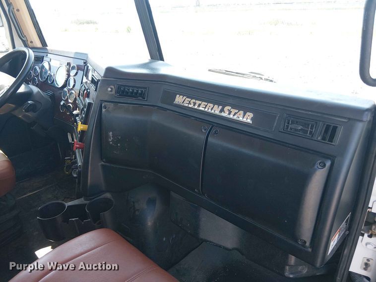 image for item YA3568 2020 Western Star 4700 semi truck