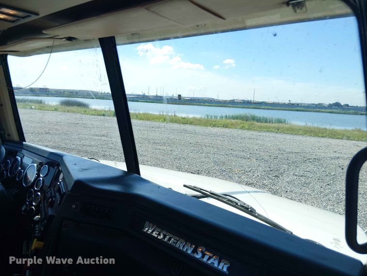 image for item YA3568 2020 Western Star 4700 semi truck