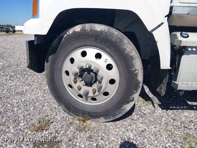 image for item YA3568 2020 Western Star 4700 semi truck