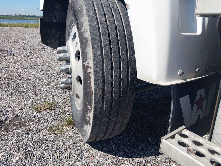 image for item YA3568 2020 Western Star 4700 semi truck