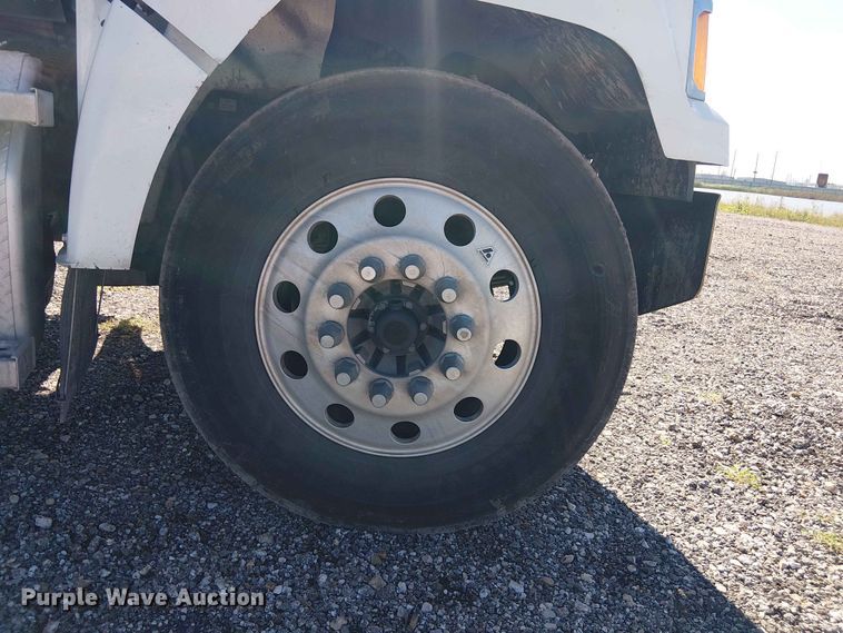 image for item YA3568 2020 Western Star 4700 semi truck