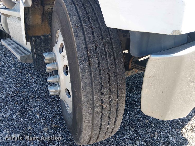 image for item YA3568 2020 Western Star 4700 semi truck