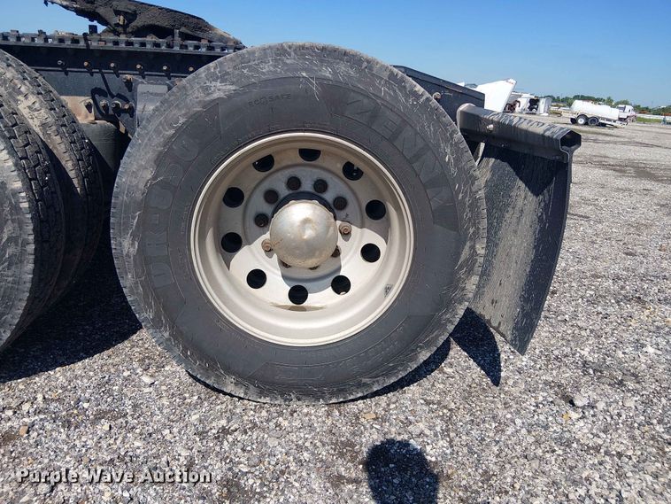 image for item YA3568 2020 Western Star 4700 semi truck
