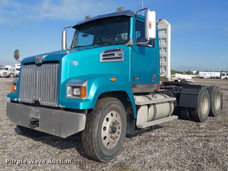 image for item YA3569 2020 Western Star 4700 semi truck