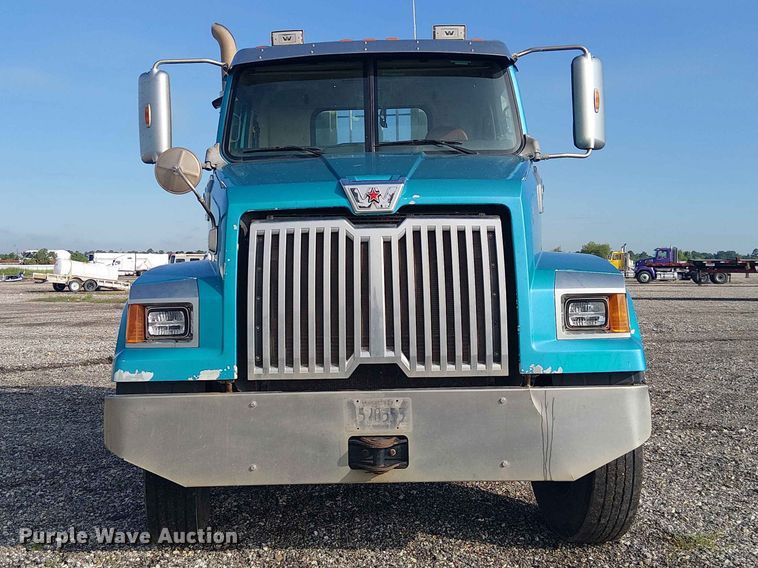 image for item YA3569 2020 Western Star 4700 semi truck