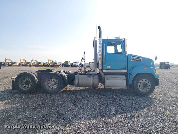 image for item YA3569 2020 Western Star 4700 semi truck
