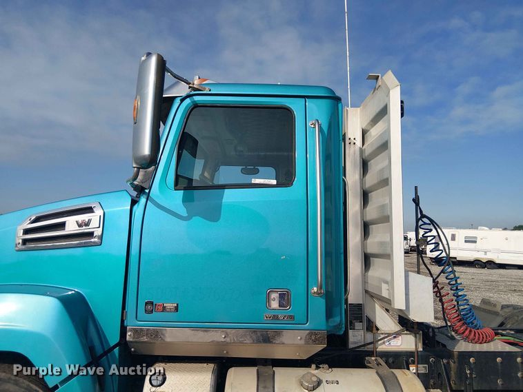 image for item YA3569 2020 Western Star 4700 semi truck