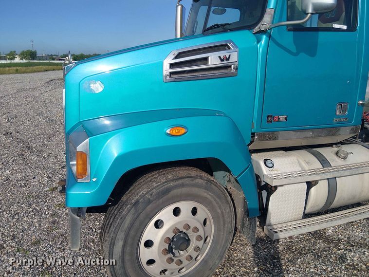 image for item YA3569 2020 Western Star 4700 semi truck