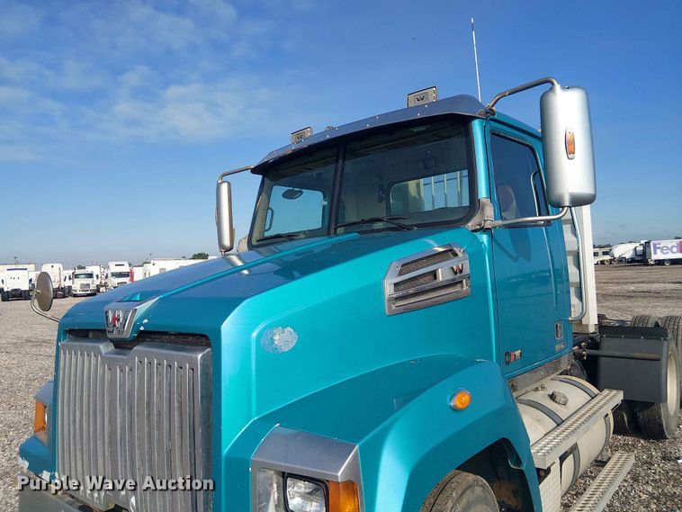 image for item YA3569 2020 Western Star 4700 semi truck