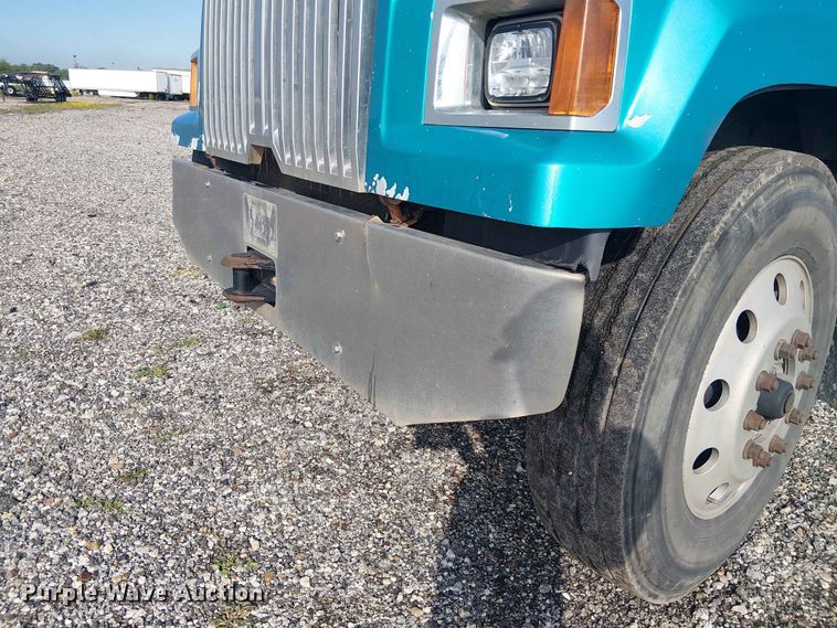 image for item YA3569 2020 Western Star 4700 semi truck