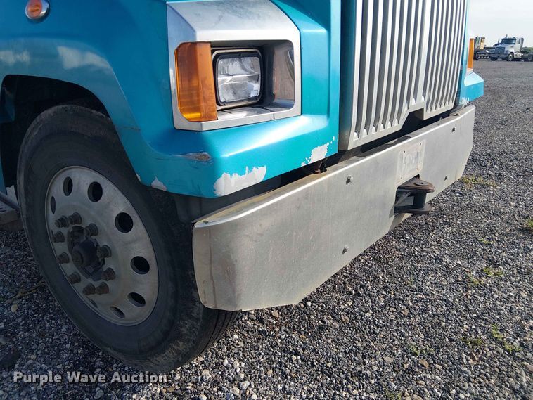 image for item YA3569 2020 Western Star 4700 semi truck