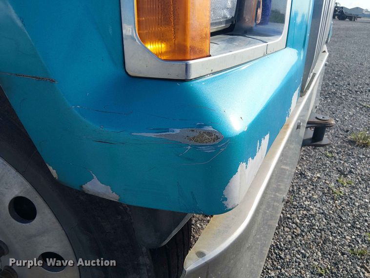 image for item YA3569 2020 Western Star 4700 semi truck