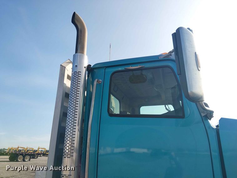 image for item YA3569 2020 Western Star 4700 semi truck